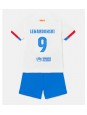 Billige Barcelona Robert Lewandowski #9 Bortedraktsett Barn 2023-24 Kortermet (+ Korte bukser)